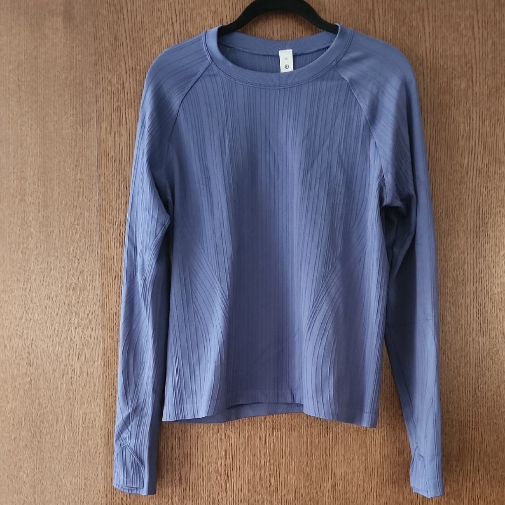 LIKE NEW 💜🩵 Lululemon Periwinkle Top